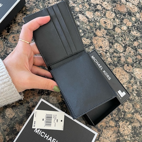 Michael Kors wallet - Picture 3 of 4